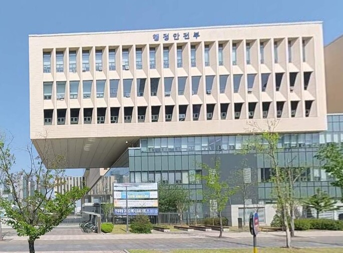 행정안전부, 강릉 주유소 찾아 직접 주유하며 석유 가격 안정화 상황 점검