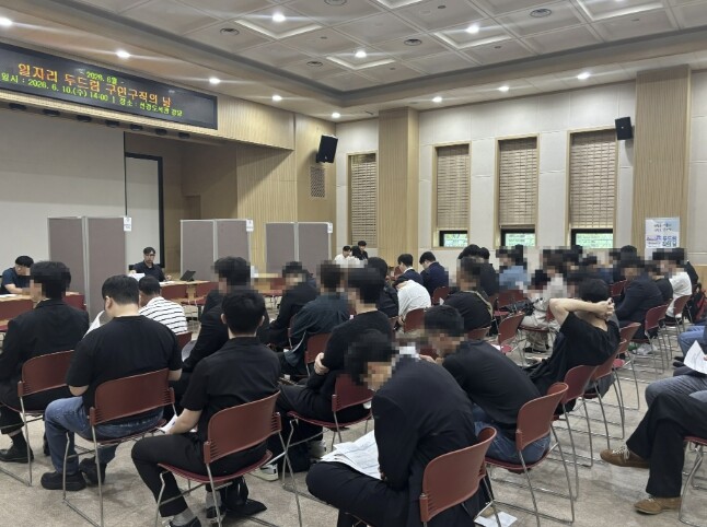 수원특례시, 6월 '반도체 분야 일자리 두드림 구인·구직의 날' 개최… 77명 현장 면접