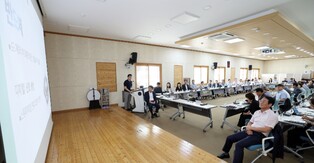 강진군 AI데이터센터 조성··· 공무원들 열공모드 반도체까지