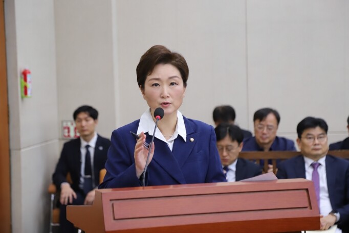 이언주 의원, “한국전기차 생태계 무너지면 배터리‧소부장뿐 아니라 피지컬AI‧로봇 산업도 무너져”